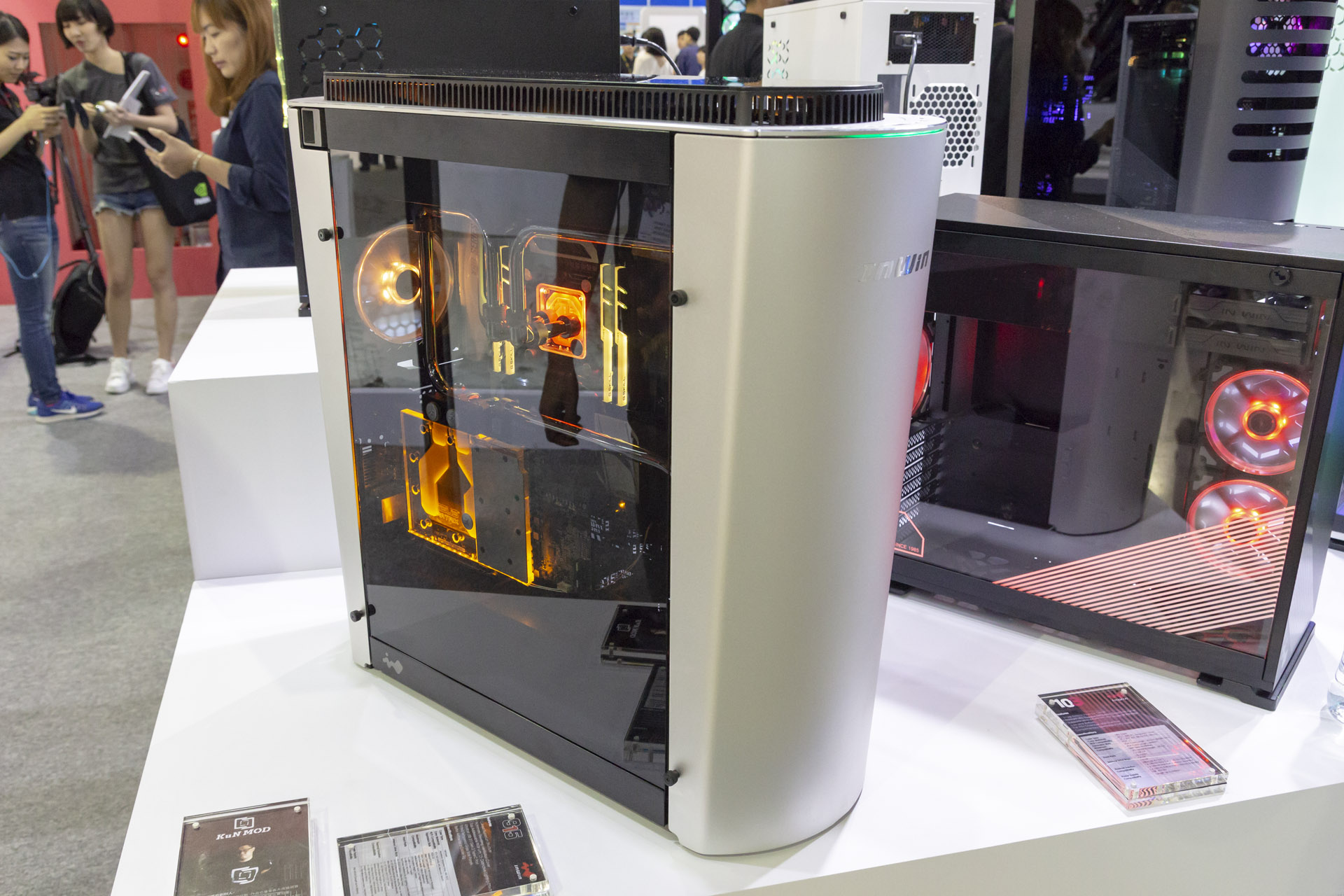 Z tower. INWIN Z-Tower. Корпус INWIN Z Tower. Инвин 915. Z Tower корпус ПК.