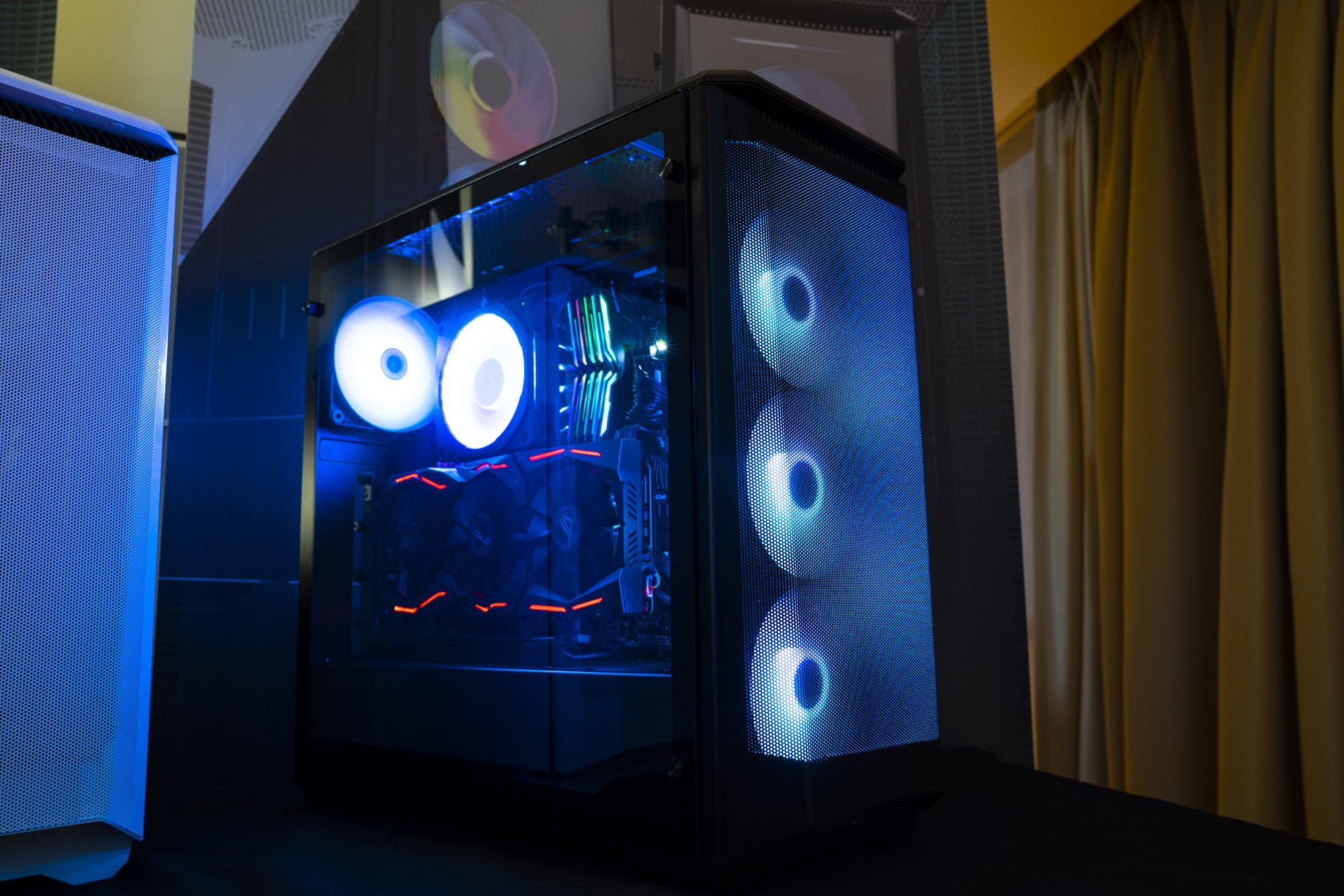 Phanteks shows off Enthoo Luxe 719 and Eclipse